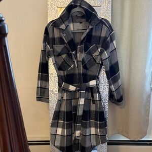 Plaid Belted Coat/Very soft black and white pattern